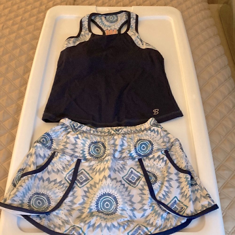 Sofibella Girls 2  Piece Set Racerback Top & Matching Skort. Size Small (10).